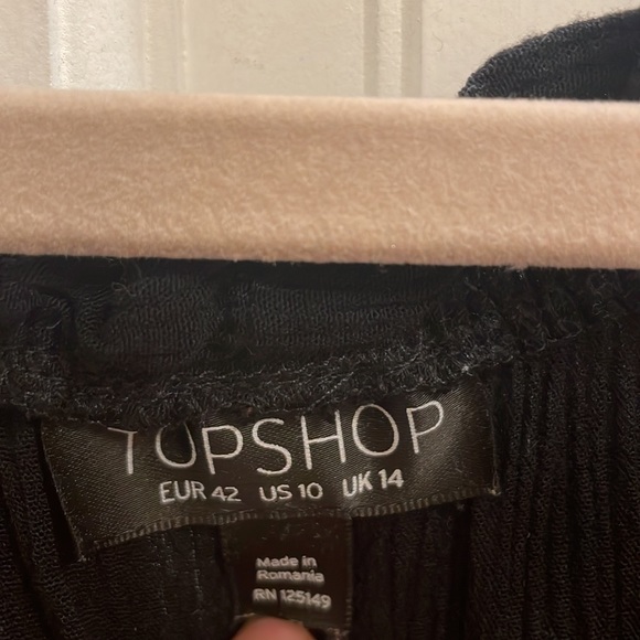 TopShop Black Off The Shoulder Crinkle Romper - Picture 4 of 7